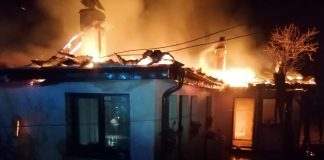 FOTO Casă distrusă de flăcări, la Poenița