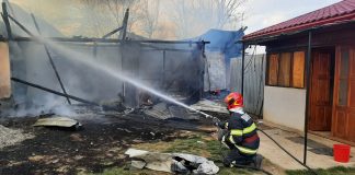 Incendiu la o casă din satul Tinoasa