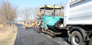 FOTO-VIDEO Consiliul Județean reface un drum care leagă Vrancea de Bacău, din comuna Homocea
