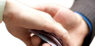 Condamnați pentru trafic de influență cu permise de conducere