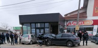 Accident la Măicănești. O persoană este rănită