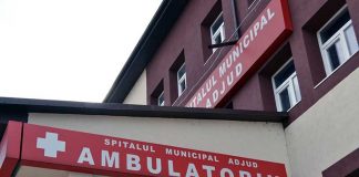 Accident cu 3 mașini la Adjud. O femeie însărcinată a fost rănită