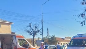 Femeie lovită de o mașină pe trecerea de pietoni