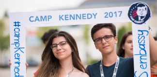 Adolescenții români, invitați să se înscrie la Școala de Vară Camp Kennedy