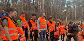 FOTO Elevi din București au plantat puieți de brad în Parcul Natural Putna Vrancea