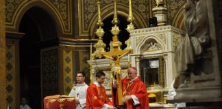 VIDEO Mesajul de Paști al Arhiepiscopului Mitropolit al Arhidiecezei Romano-Catolice de București