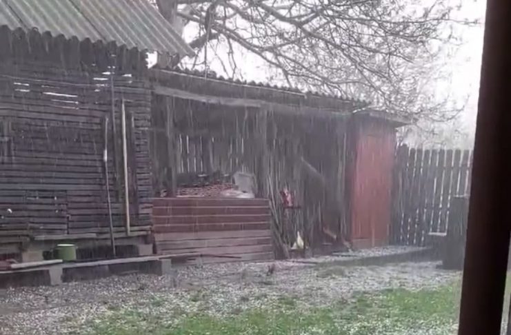 Meteo: alertă de ploi și vânt la munte