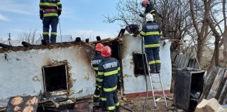 FOTO Gospodării din Andreiașu de Sus și Odobești, afectate de incendii