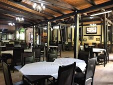 FOTO   S-a redeschis Casa Veche din Focșani/ Restaurant elegant, terasă cu verdeață, meniu diversificat thumbnail