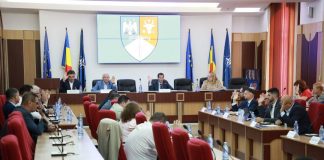 Școlile din Vrancea vor fi dotate cu table interactive și videoproiectoare