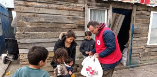 Crucea Roșie Vrancea: peste 400 de vrânceni au primit pachete de Paști/ Nou transport umanitar în Ucraina, cu ajutorul companiei Beciul Domnesc