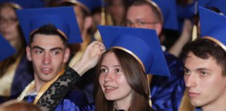 Festivitate de absolvire a claselor a XII-a de la Colegiul Național ”Al. I. Cuza”/ Delia Macovei, șefă de promoție