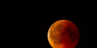 A fost eclipsă de lună, vizibilă și din România