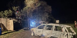 Mașină și anexe gospodărești, distruse în urma unui incendiu