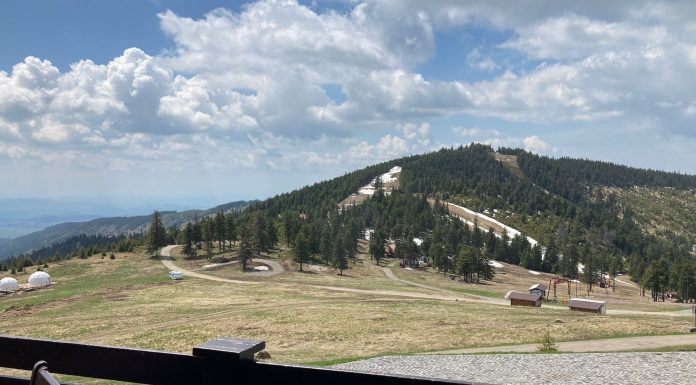 Vrancea pierde peste unul din cinci turiști români într-un an – câți vizitatori au găzduit vrâncenii în primele șase luni din 2026