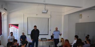 FOTO Discuție pe tema consumului de droguri și substanțe psihoactive între elevii Colegiului ”Ion Mincu” și doi deținuți de la Penitenciarul Focșani