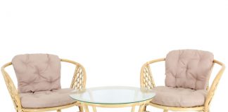 4 sfaturi pentru o petrecere grozavă într-un cort de grădină