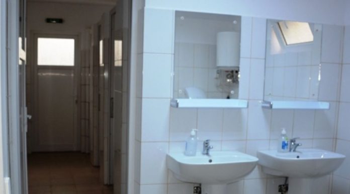 Bani de la Guvern pentru amenajarea grupurilor sanitare în 97 de școli din țară / Și Vrancea primește bani