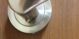 VIDEO Anchetă la Serviciul de Ambulanță din cauza unor uși blocate