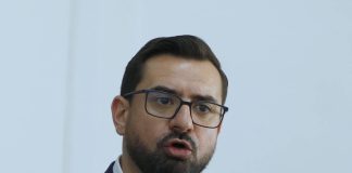 Cercetat de procurorii anticorupție, Adrian Chesnoiu a demisionat din funcția de ministru al Agriculturii