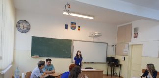 FOTO Trei eleve de la Colegiul Național „Al. I Cuza”, calificate la faza națională a Olimpiadei ”Tinerii dezbat”