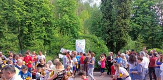 Cadouri pentru copiii strămutați din Ucraina din partea Crucii Roșii Vrancea și a micuților de la Grădinița Nr. 13 Focșani