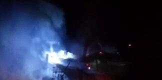 FOTO Incendiu la o gospodărie din Tinoasa, comuna Dumitrești