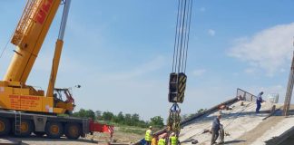 Se lucrează la refacerea podului de la Vadu Roșca, prăbușit pe data de 30 aprilie