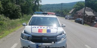 Mașină de poliție, implicată într-un eveniment rutier la intrarea în Vidra