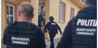 Doi tineri sunt cercetați pentru 4 furturi din autoturisme/ Prejudiciul a fost recuperat în totalitate