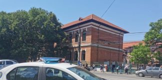 Oamenii legii asigură ordinea și liniștea publică în zona unităților unde se desfășoară concursurile școlare