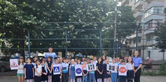 FOTO Polițiștii au predat lecții de siguranță rutieră în școli