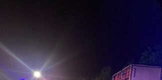 Un bărbat a murit după ce s-a izbit cu autoturismul de un camion plin cu păsări