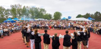 FOTO Vrâncenii de la munte au petrecut, duminică, pe Dealul Rugetului