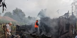 Flăcările au distrus o gospodărie din comuna Chiojdeni