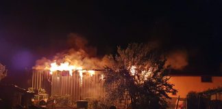 VIDEO Pagube majore în urma unui scurtcircuit electric la o gospodărie din Dumbrăveni