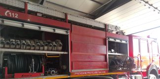 Alertă de incendiu într-o gospodărie din Focșani. Pompierii se deplasează la fața locului