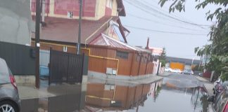 VIDEO-FOTO Ploaia de vineri seară a scos la iveală carențele sistemului de canalizare din Focșani