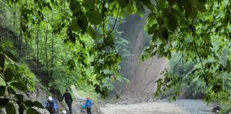 VIDEO Intervenție dificilă pentru salvarea turiștilor blocați în Cheile Tișiței