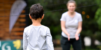 Se caută voluntari pentru centrele de copii din Vrancea