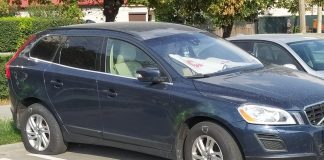 Cauciucurile mai multor autoturisme, înțepate într-o parcare din Focșani