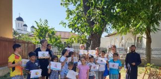 Copiii din Faraoanele s-au jucat, au citit și au desenat în curtea bisericii, în fiecare duminică a vacanței de vară