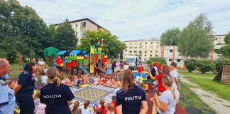 Polițiștii vrânceni, în mijlocul preșcolarilor și al copiilor din Ucraina