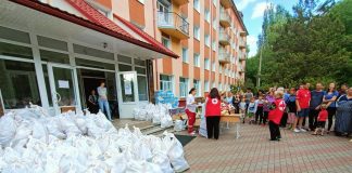 Aproape 240 de tone de ajutoare transportate în Ucraina de Crucea Roșie Vrancea, până acum