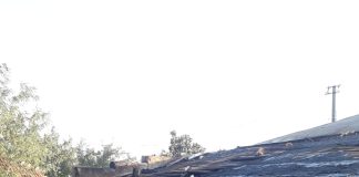 FOTO Au făcut focul în curte și le-a ars casa