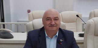 Un consilier local a anunțat că i-a fost furat telefonul mobil din buzunar. El așteaptă ca hoțul să i-l restituie