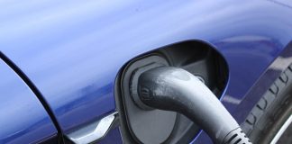 Premieră în piața auto – vânzările de mașini noi electrice și hybrid au depășit, în primele șapte luni din 2022, vânzările de mașini diesel