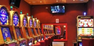 Doi tineri au furat 16.000 de lei dintr-un seif al unei săli de jocuri de noroc. Ei au fost arestați