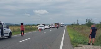 Un camion s-a răsturnat lângă Bolotești. Șoferul s-a ales cu răni