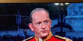 General maior Chris Ghika, urmaș al familiei domnitoare Ghica, în garda suveranilor Marii Britanii